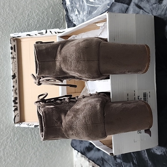 Womens Taupe brushed suede size 10. - Picture 2 of 7